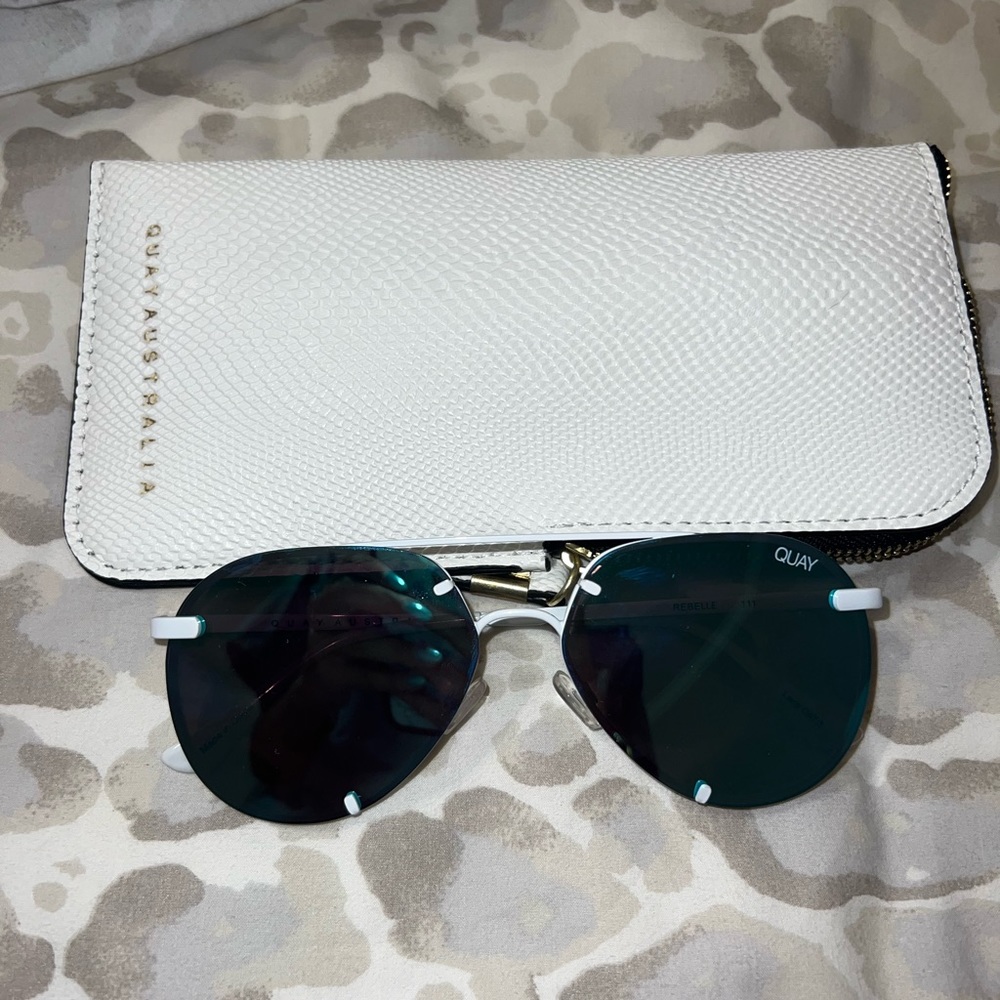 QUAY AUSTRALIA Sunglasses ๐ถ๏ธ - Picture 3 of 3